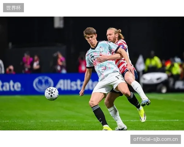 东道主美国队防线存严重隐患，主帅波切蒂诺若无法解决中卫理查兹缺阵的影响其小组赛前景堪忧。